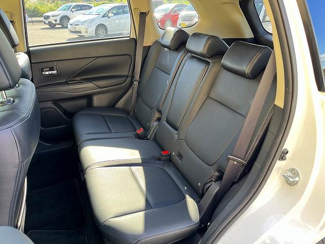 Mitsubishi Outlander PHEV 11