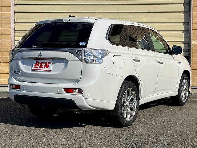 Mitsubishi Outlander PHEV 4