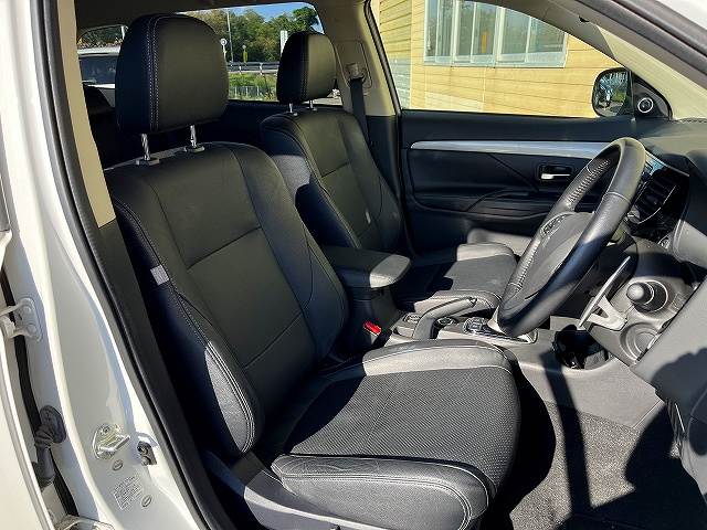 Mitsubishi Outlander PHEV 7