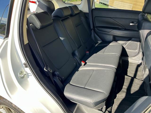 Mitsubishi Outlander PHEV 9