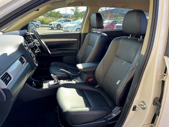 Mitsubishi Outlander PHEV 10