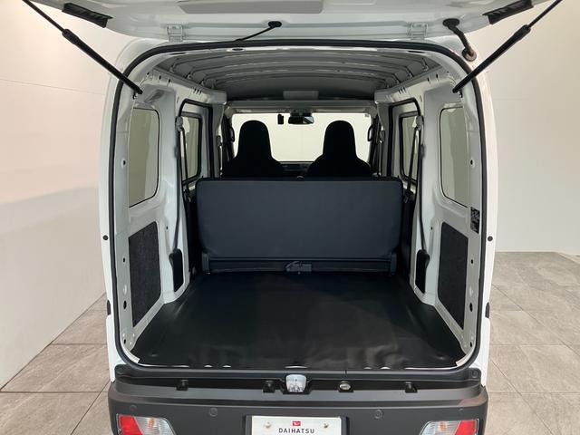 Daihatsu Hijet Cargo 7