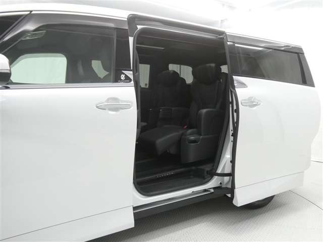 Toyota Alphard 3