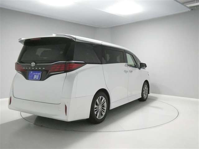 Toyota Alphard 4