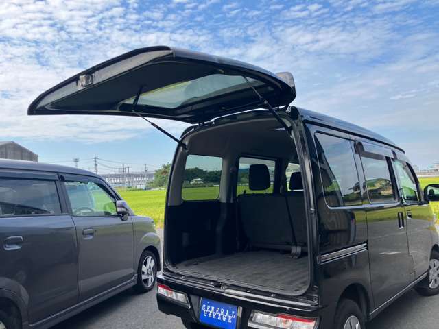 Daihatsu Hijet Cargo 8