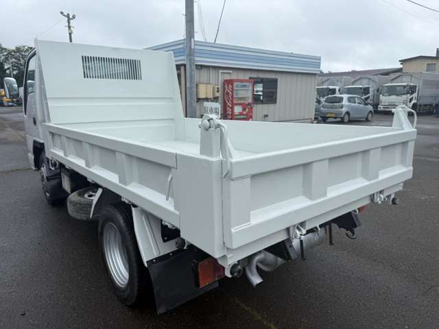 Isuzu Elf 6