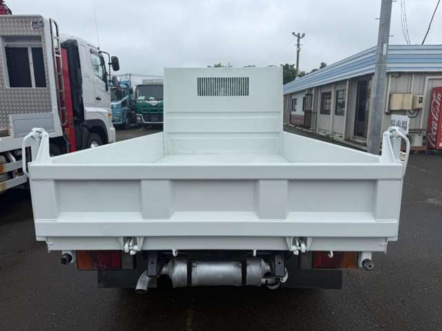 Isuzu Elf 7