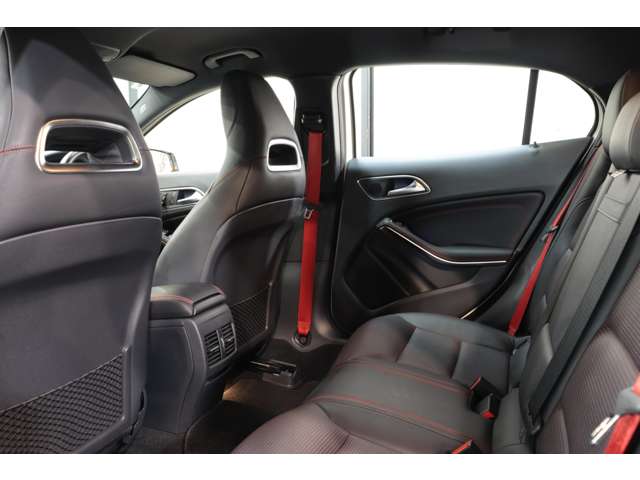 Mercedes-Benz GLA-Class 5