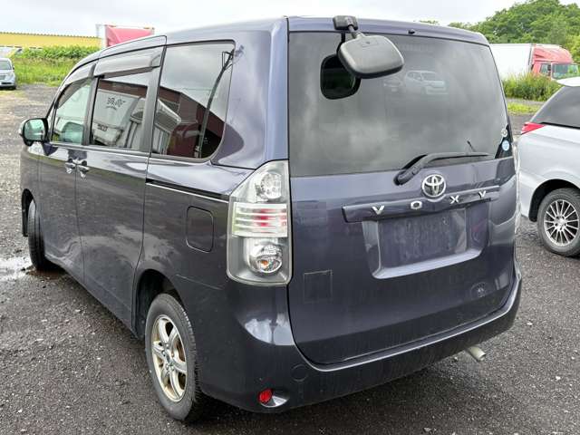 Toyota Voxy 12