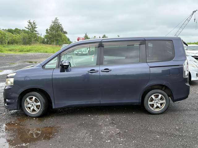 Toyota Voxy 10