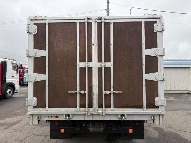 Isuzu Elf 7