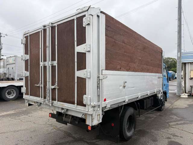 Isuzu Elf 8
