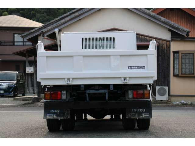 Isuzu Elf 11