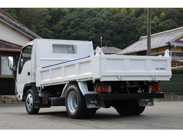 Isuzu Elf 9