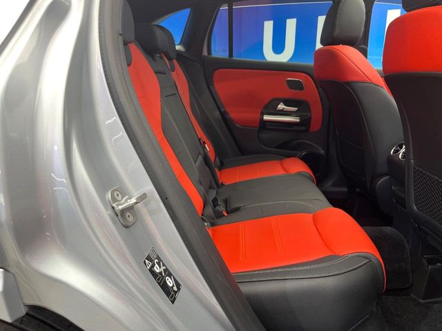 Mercedes-Benz GLA-Class 9