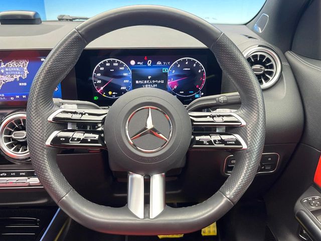 Mercedes-Benz GLA-Class 10