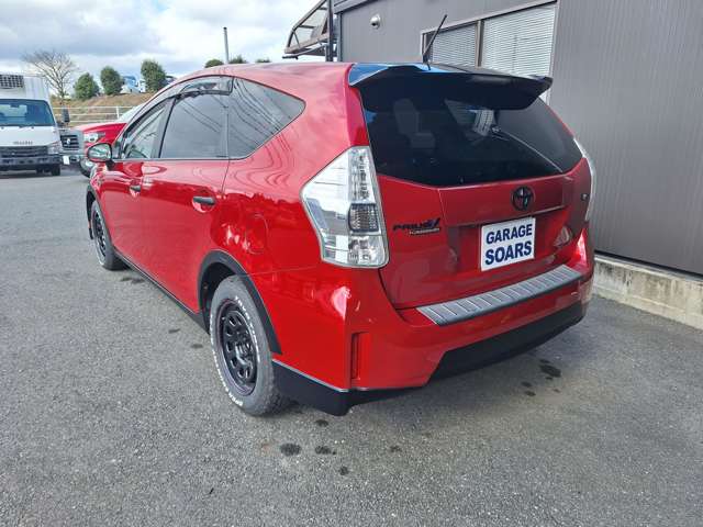 Toyota Prius α 4