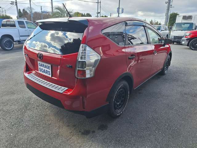 Toyota Prius α 5
