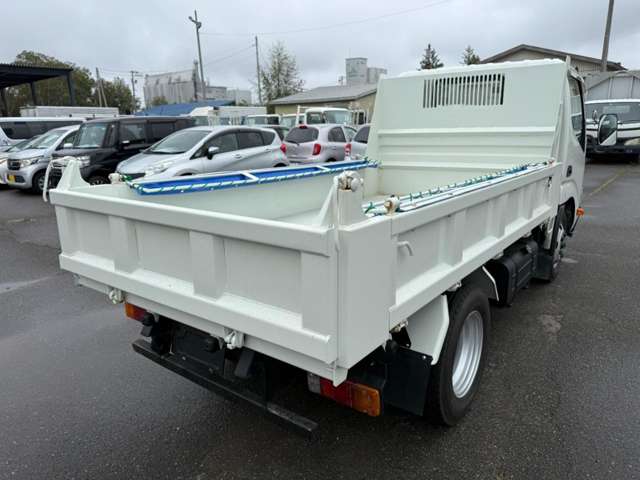 Hino Dutro 8