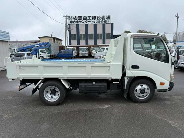 Hino Dutro 9