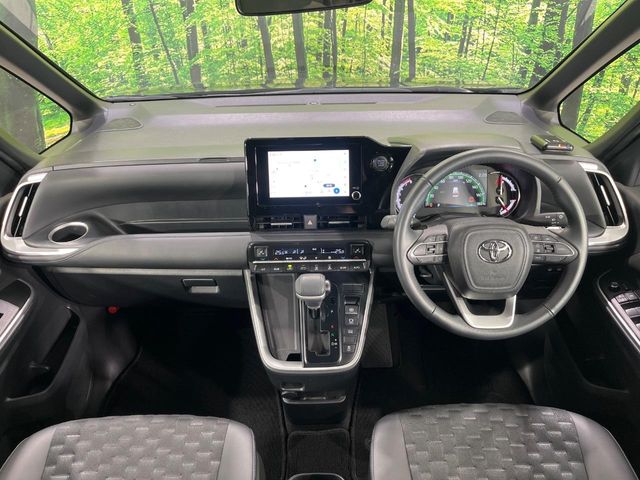 Toyota Voxy 2