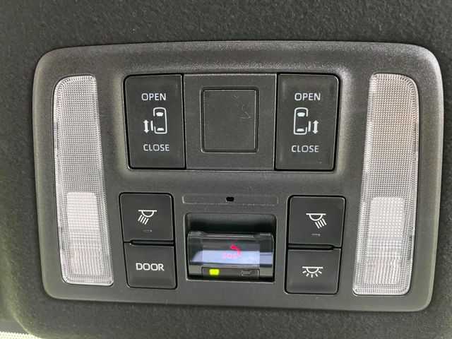 Toyota Voxy 6