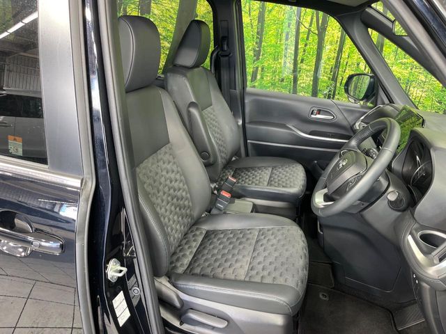 Toyota Voxy 8