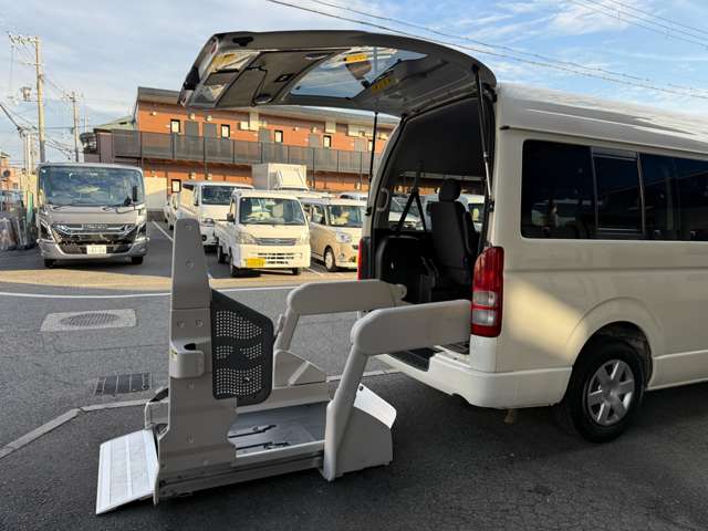 Toyota Hiace Van 12