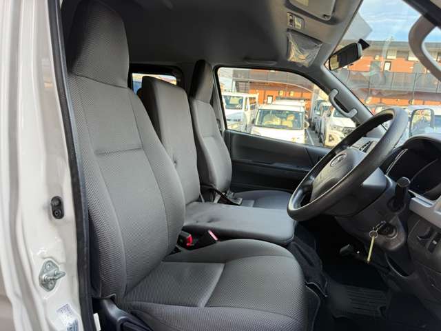 Toyota Hiace Van 3
