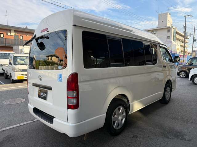 Toyota Hiace Van 5