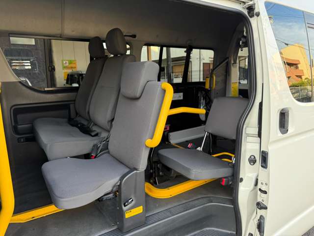 Toyota Hiace Van 7