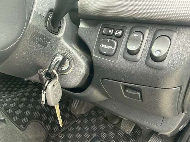 Toyota Hiace Van 12