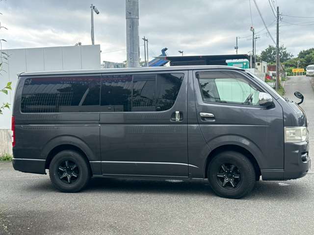 Toyota Hiace Van 4