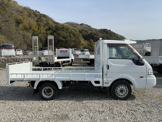 Mazda Bongo Truck 5