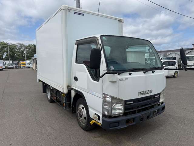 Isuzu Elf Van 2