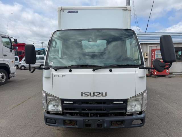 Isuzu Elf Van 3