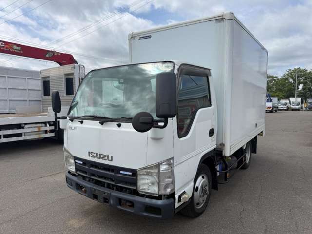 Isuzu Elf Van 4