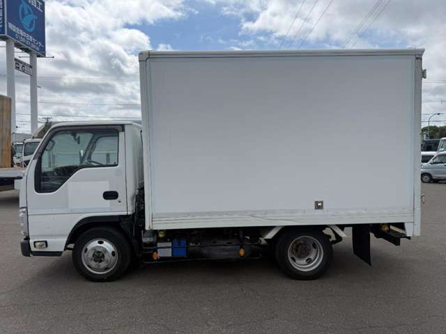 Isuzu Elf Van 5