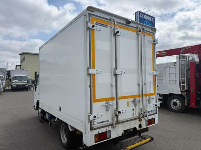 Isuzu Elf Van 6