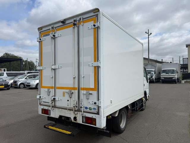 Isuzu Elf Van 8