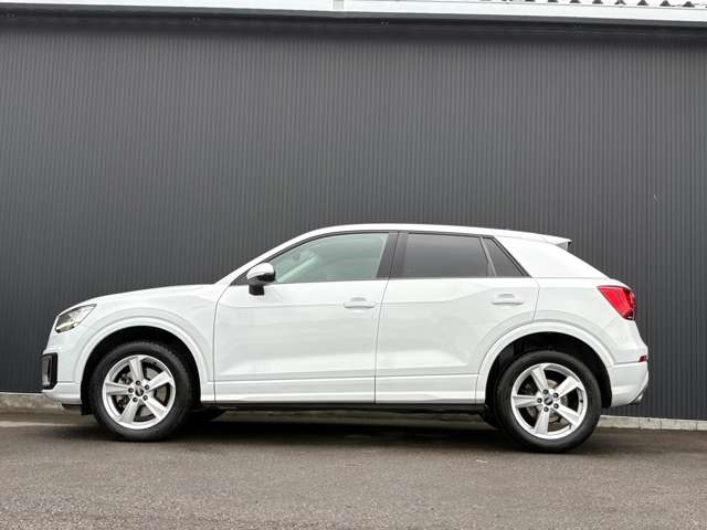 Audi Q2 11