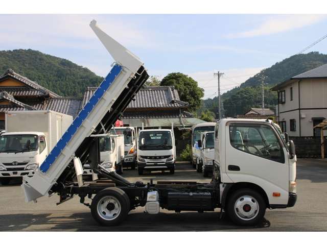 Hino Dutro 7