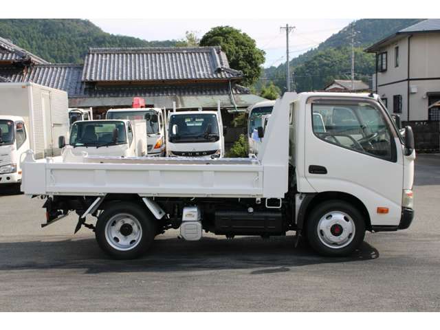 Hino Dutro 9