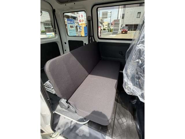 Daihatsu Hijet Cargo 12