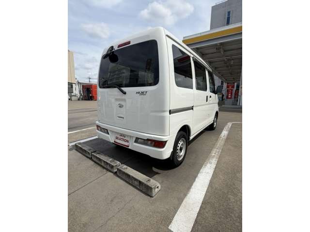 Daihatsu Hijet Cargo 6