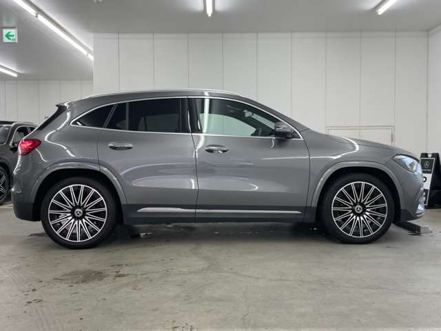 Mercedes-Benz GLA-Class 4