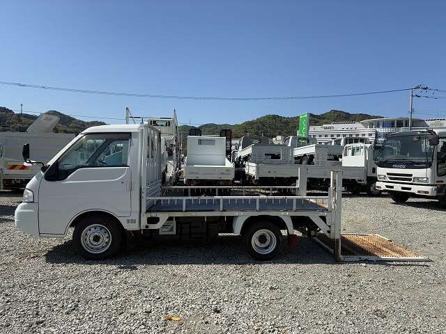 Mazda Bongo Truck 11