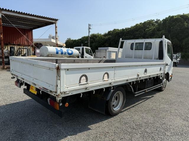 Hino Dutro 3