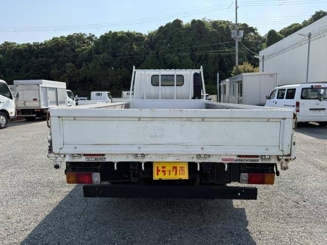 Hino Dutro 8