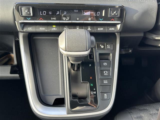 Toyota Voxy 10